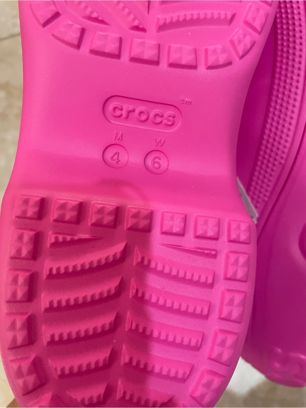 New Crocs Woman Classic Clog - Bright Pink size 6 - Picture 3 of 5